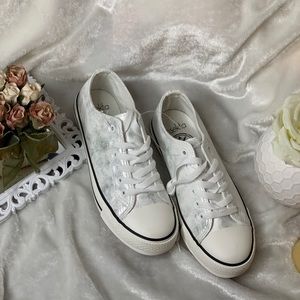 Canvas shoes / Sneakers